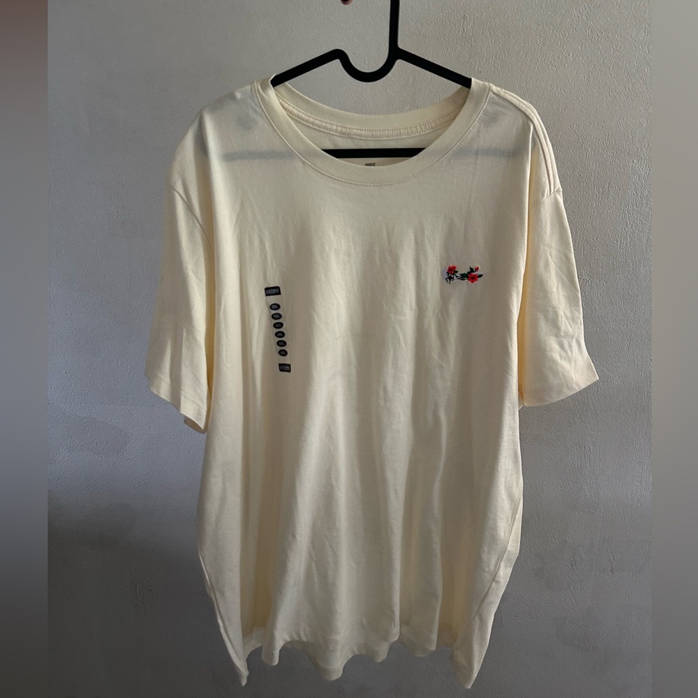 Exclusive pale yellow Nike T ⚠️